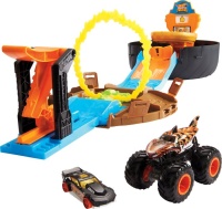 Mattel GVK48 Hot Wheels Monster Trucks 1:64 Stunt-Reifen Spielset